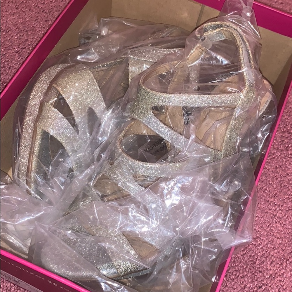 silver heels - Picture 5 of 5